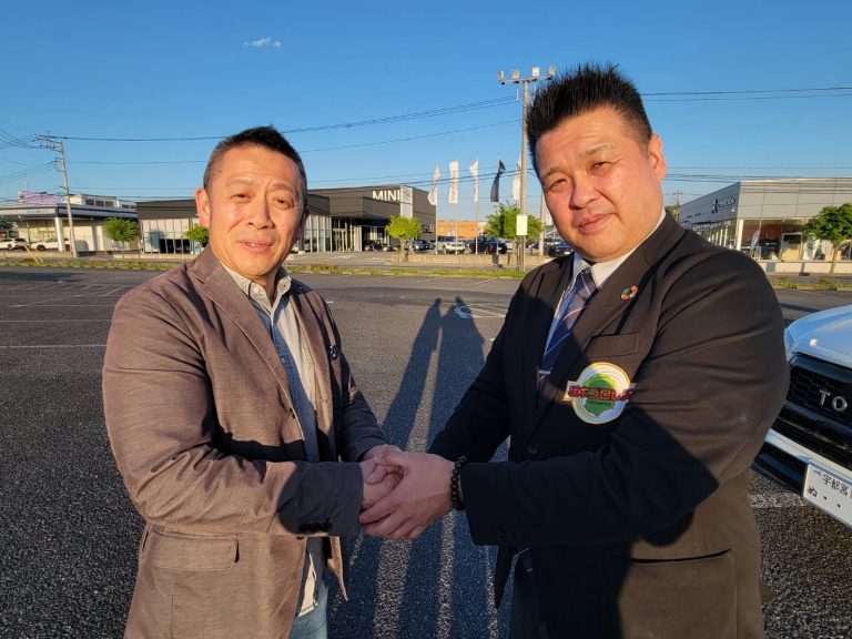 第24回火祭り開催に向け、ＺＥＲＯ1・神尊社長と栃木プロレス・臼井代表がガッチリ握手 「火祭りの『熱』は今年も増します」（臼井代表）イメージ